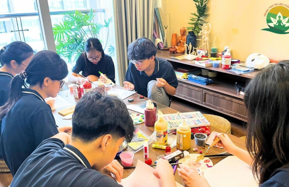 Vẽ và nặn ( paint and shape)